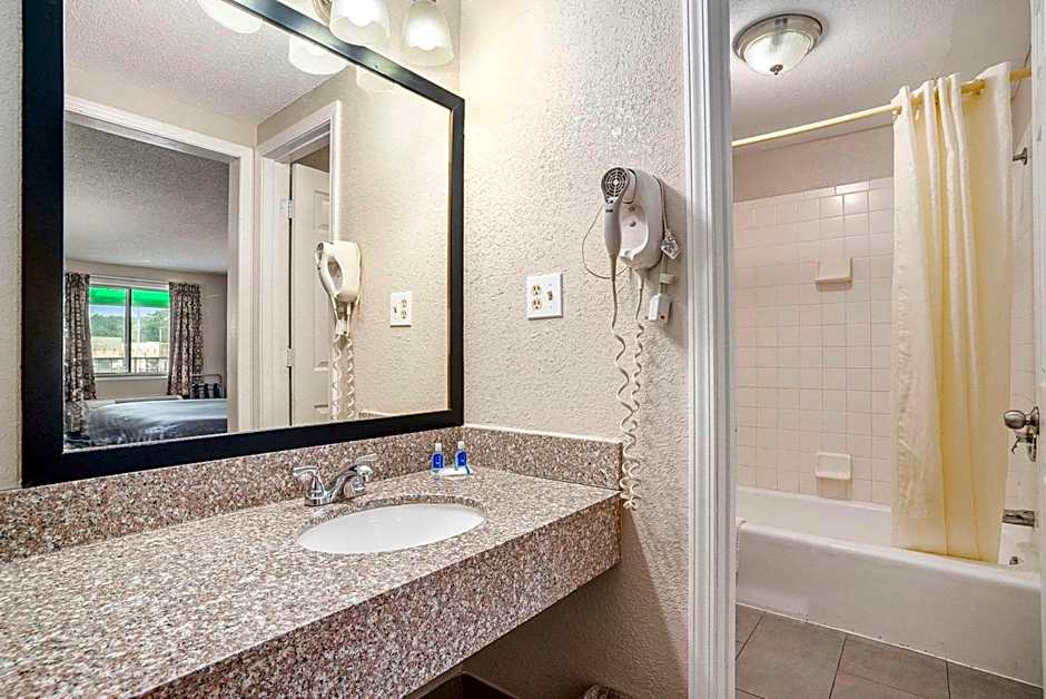 Rodeway Inn Grand Haven