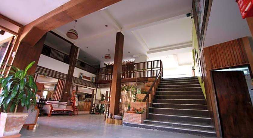 Phumanee Home Hotel