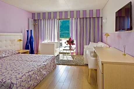 Superior Double Room with Balcony and Lake View