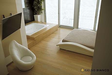 Suite with Hot Tub