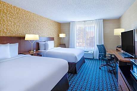 Queen Room with Two Queen Beds and Adapted Tub - Mobility Accessible