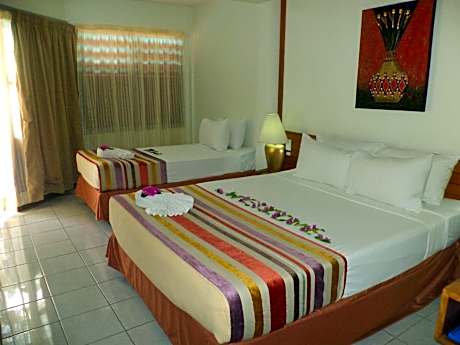 Deluxe Poolside Room