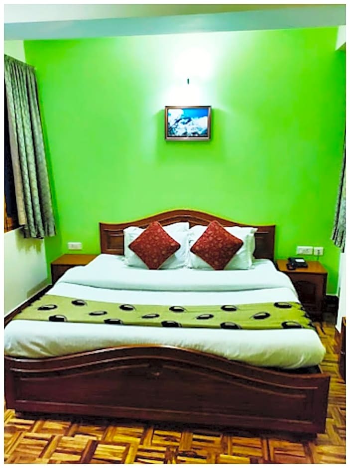 Goroomgo Kalra Regency Shimla Near Mall Road