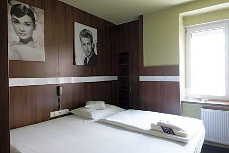 Quadruple Room with Private Bathroom