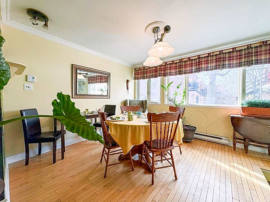 Maison Des Jardins B & B