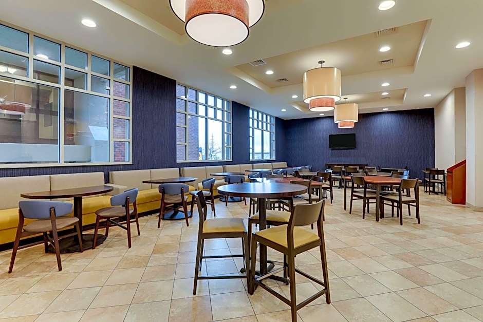 Drury Inn & Suites Arnold