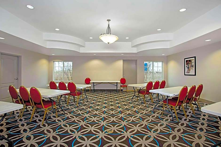 La Quinta Inn & Suites by Wyndham Fairfield