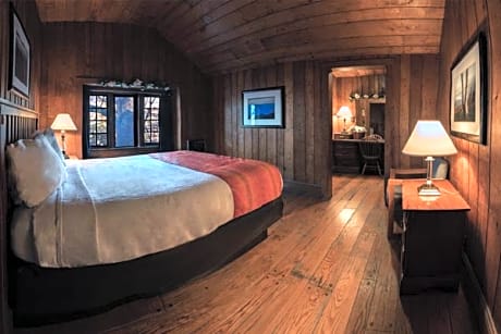 Fell Cabin - One Queen Bed