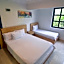 Ados Hotel