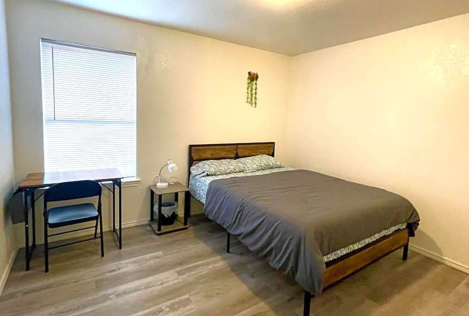 Private room near downtown Dallas