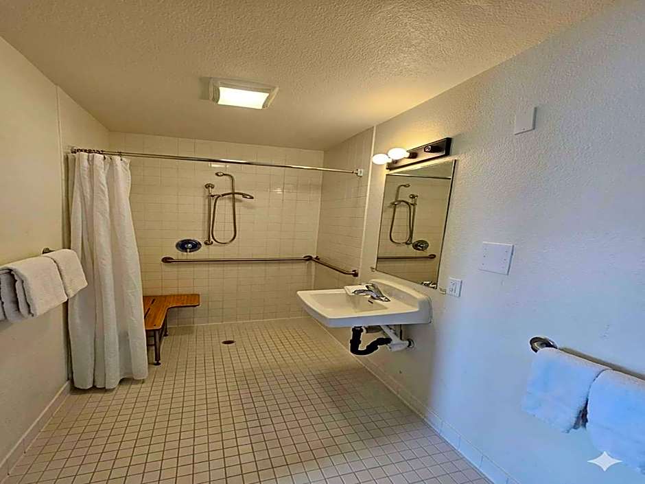 Motel 6 Fresno Blackstone South – Fresno, CA