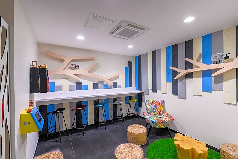 Kyriad Prestige Amiens Poulainville - Hotel and Spa