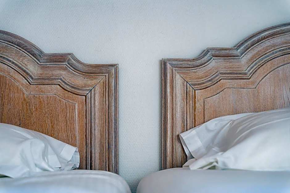 Hotel The Originals Château de Perigny