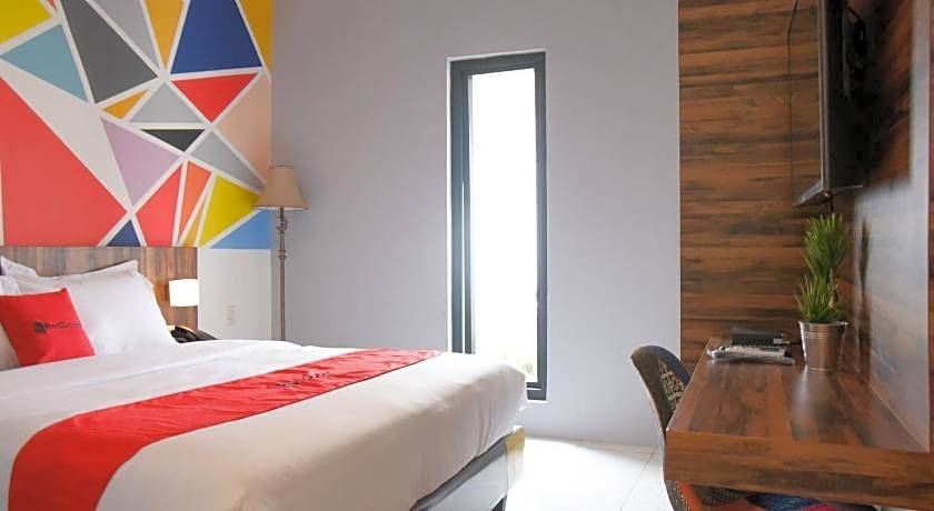 RedDoorz Plus near UNIMED Medan