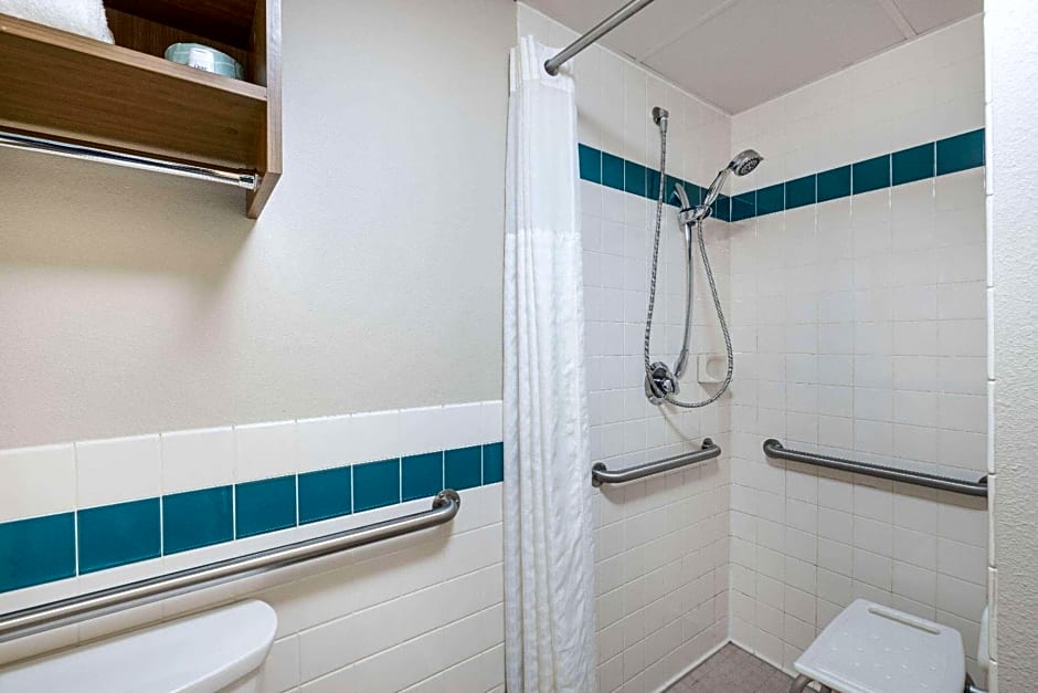 AmericInn by Wyndham Duluth South Proctor Black Woods Event Ctr