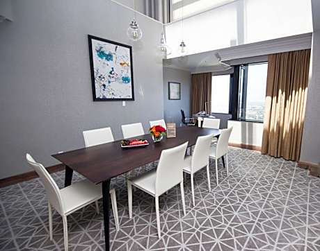 1 King Bed Diplomat Suite