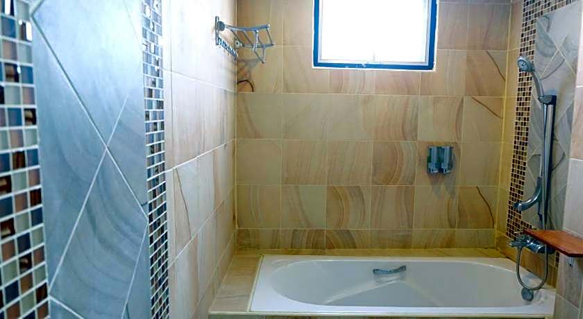 Chaophayathara Riverside Hotel