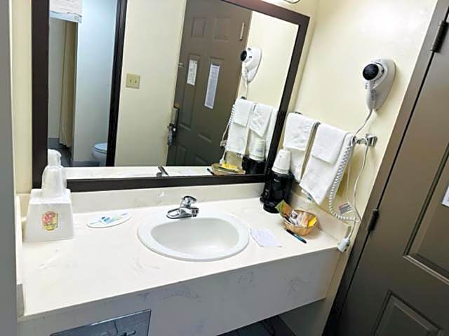 Super 8 by Wyndham Branson/Andy Williams Theatre