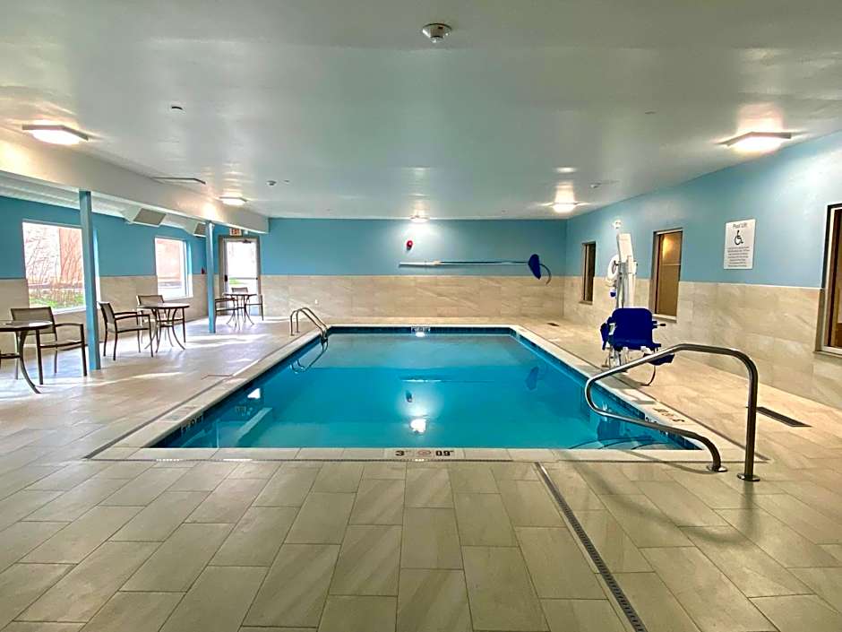 Holiday Inn Express & Suites Elyria By IHG