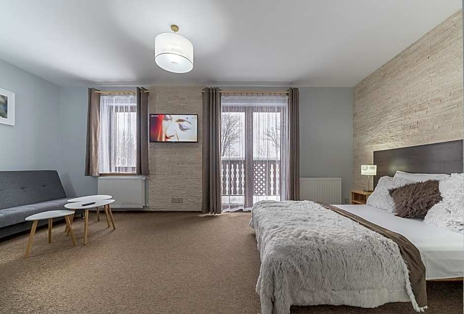 Nefryt - lodówka i czajnik w pokoju, dwa aneksy kuchenne ogólnodostępne, duży parking