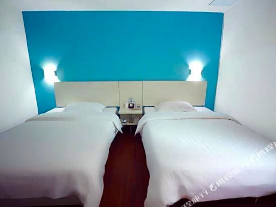 V8 Hotel (Guangzhou Xicun subway station store)