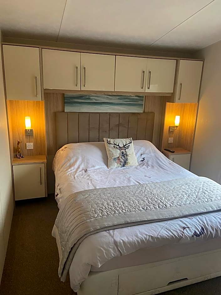 Otters Rural Retreat - Private Hot-Tub & Free Golf for guests included