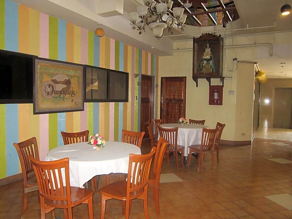 Plaza Maria Luisa Suites Inn