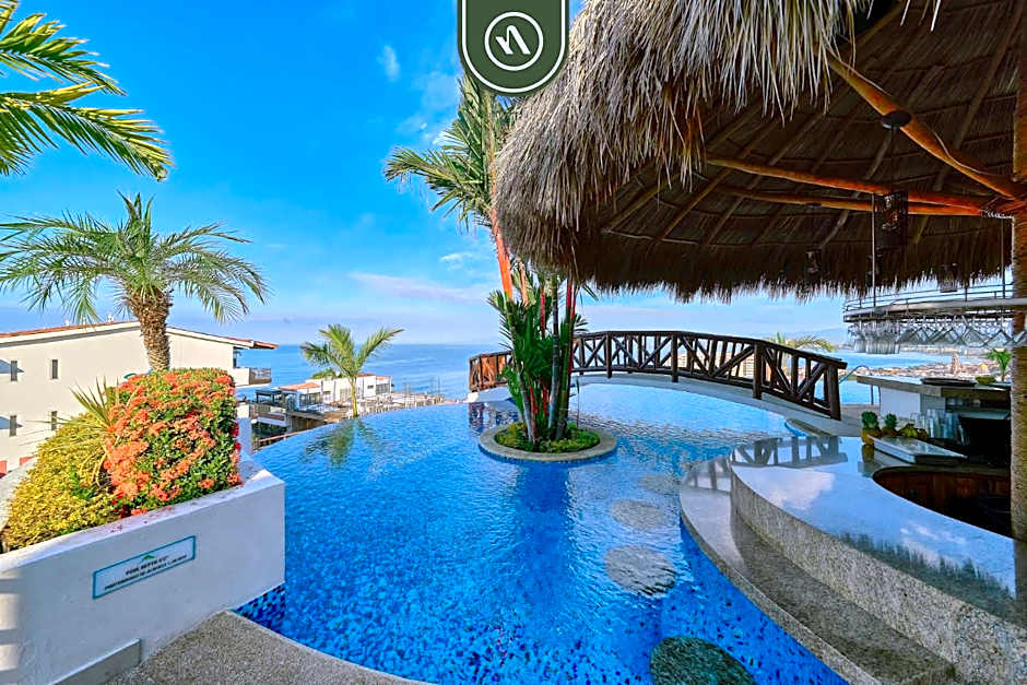 1 BR Condo - Amazing Sunsets Froom the Roof - Pool