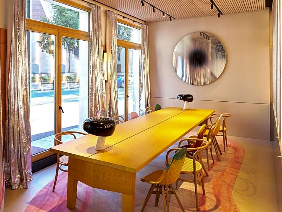 TRIBE Paris Clichy