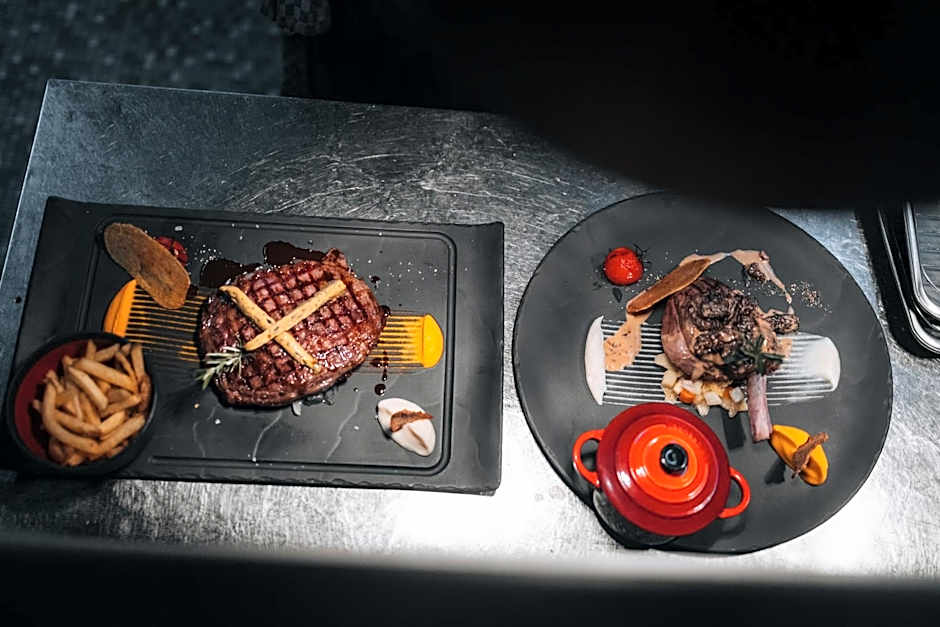 Le Coucou Hotel Restaurant & Lounge-Bar