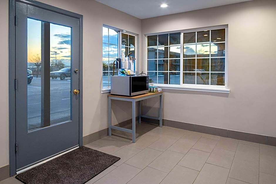 Super 8 by Wyndham Bakersfield CA