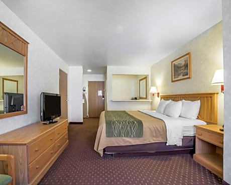 1 King Bed Nonsmoking