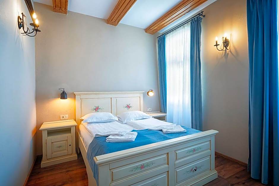 HOTEL BOUTIQUE CASA CHITIC -HOTEL AND RESTAURANT Str Johann Gott nr7