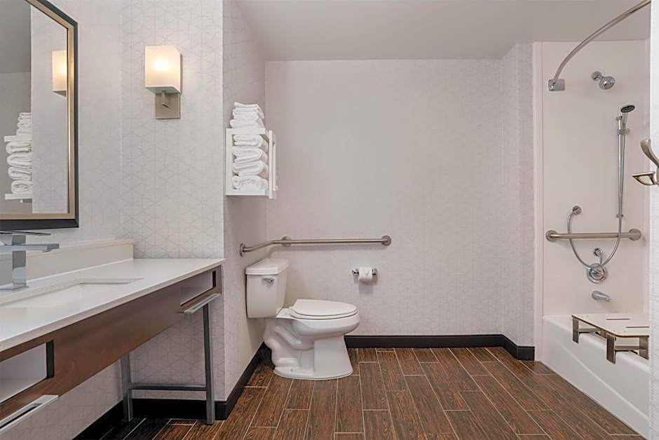 Hampton Inn & Suites Rockville Centre