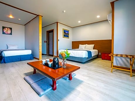 Family Room with Sea View