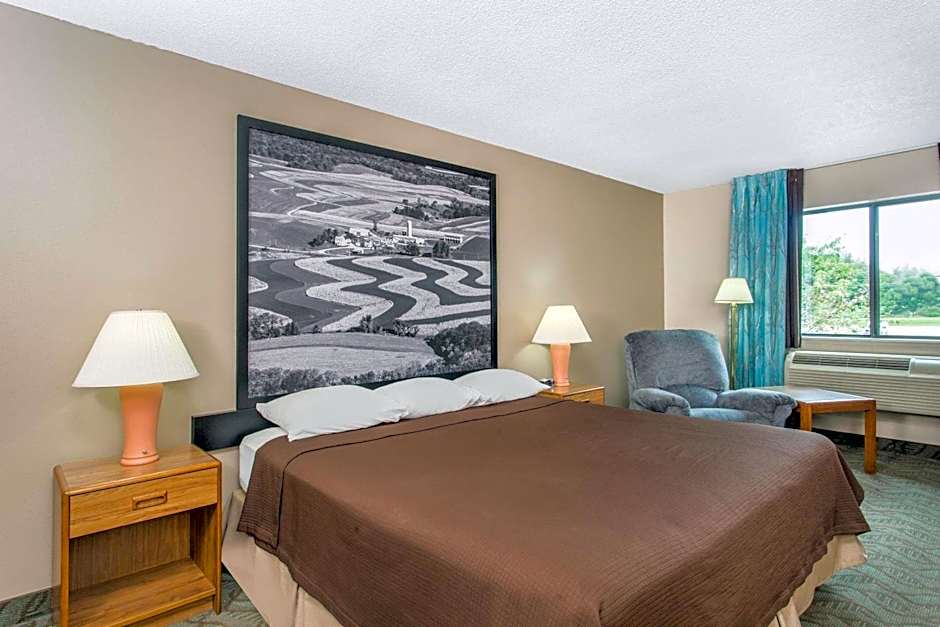 Super 8 by Wyndham Dodgeville