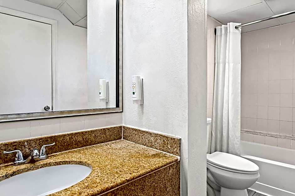 Quality Inn & Suites At Tropicana Field