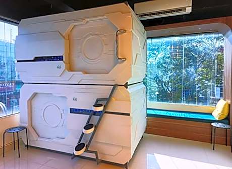 TRIVPODS CAPSULE HOTEL