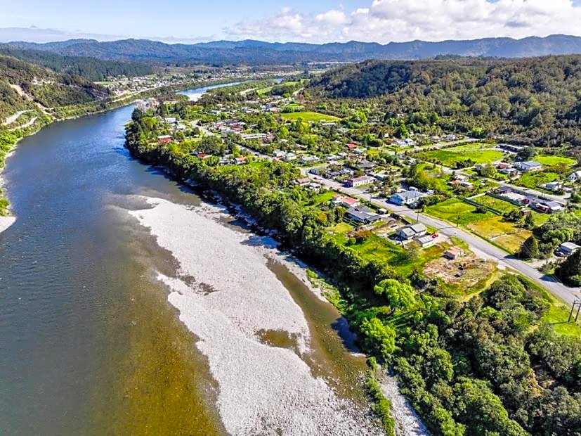 Brunnerton Lodge and Backpackers