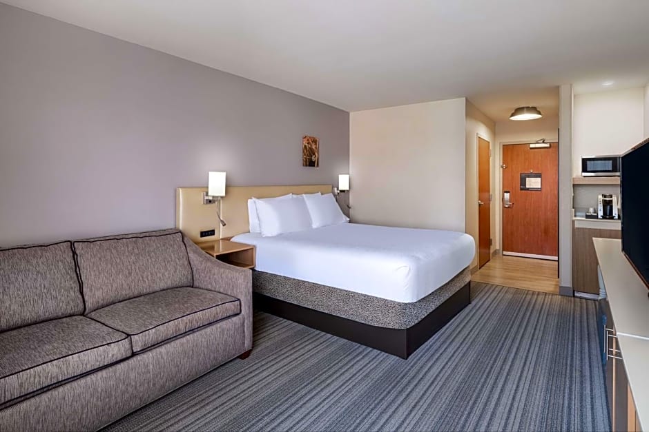 Hilton Garden Inn Bakersfield