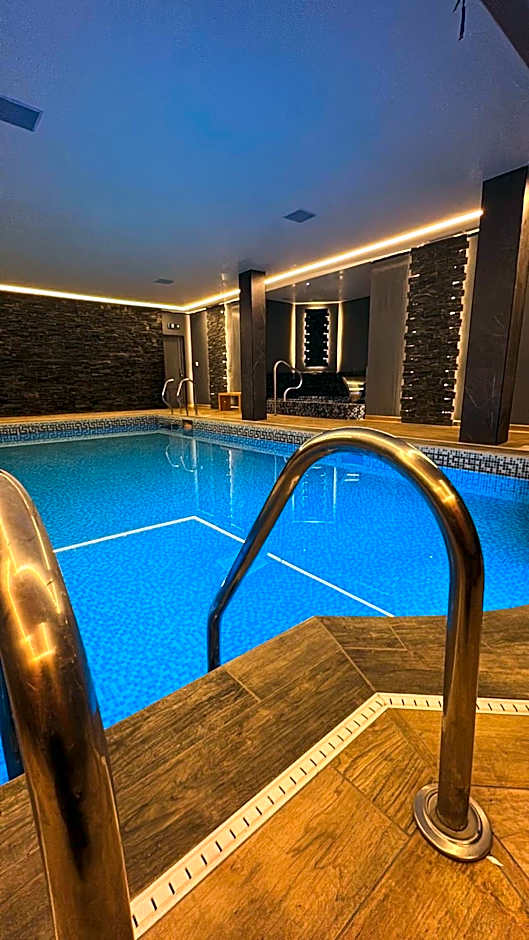 Stonecross Manor Hotel