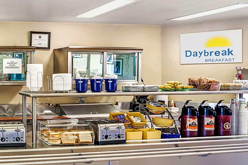 Days Inn & Suites by Wyndham Fullerton