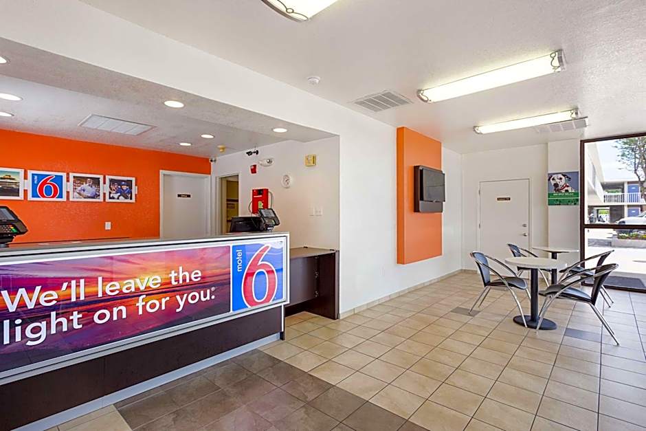 Motel 6 Baton Rouge Southeast