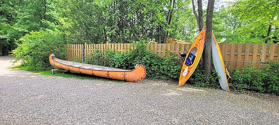 Kokomo Inn Tropical Riverfront B B