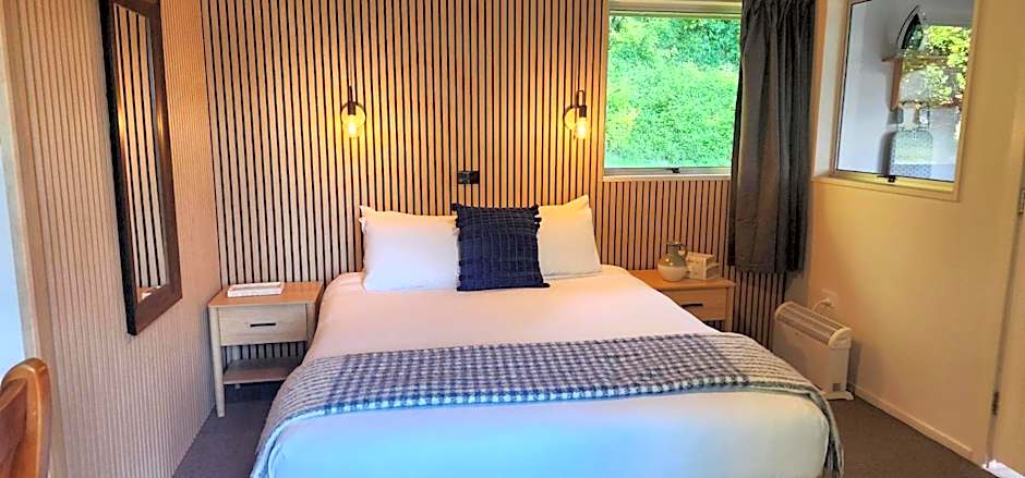 Photo 1 of 7 of 1 Queen Bed Cottage