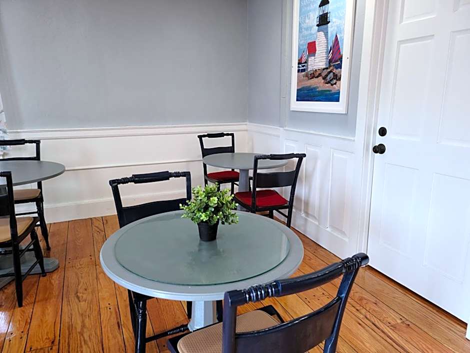 Olde Tavern Motel and Inn - Cape Cod