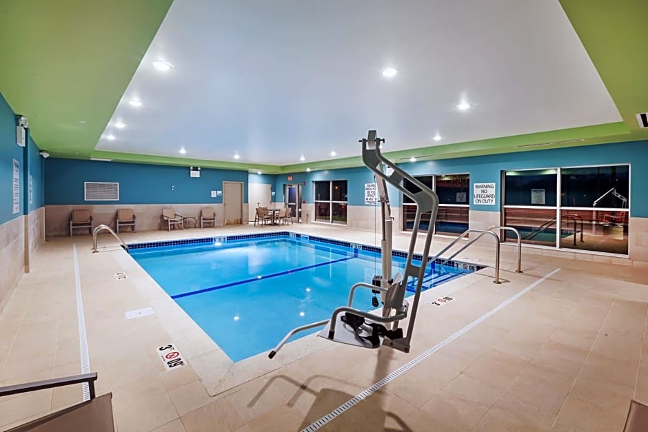 Holiday Inn Express & Suites - Lenexa - Overland Park Area, an IHG Hotel