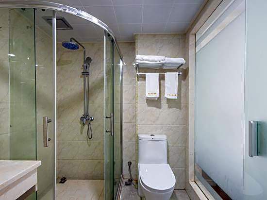 Zhenfeng Business Hotel