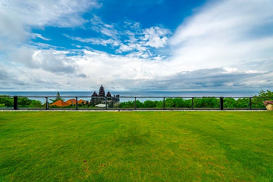 De Sapphire Cliff Villa by Danapati