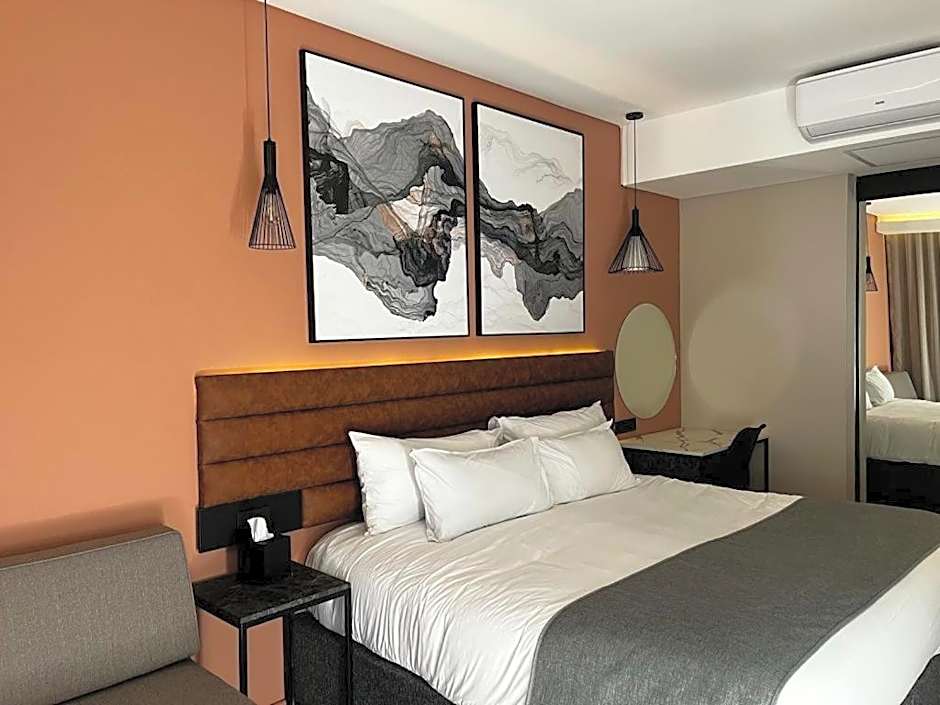 Photo 1 of 7 of Deluxe 1 King Bed